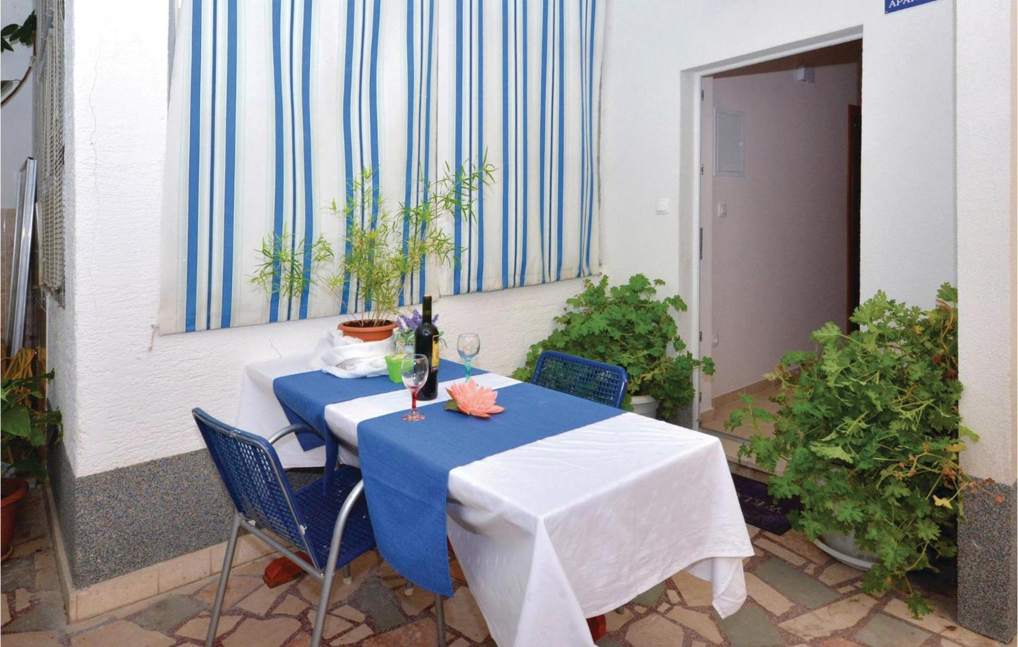 Beautiful Apartment In Omis With Kitchen Buitenkant foto