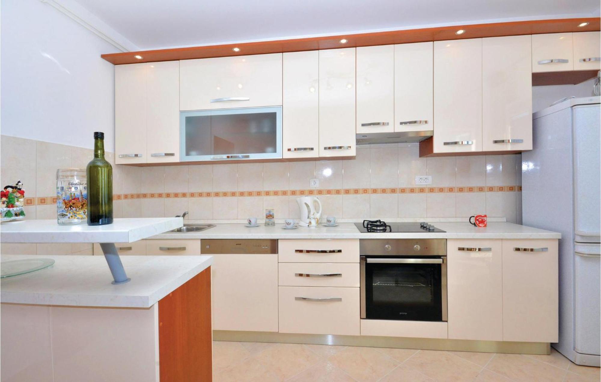 Beautiful Apartment In Omis With Kitchen Buitenkant foto