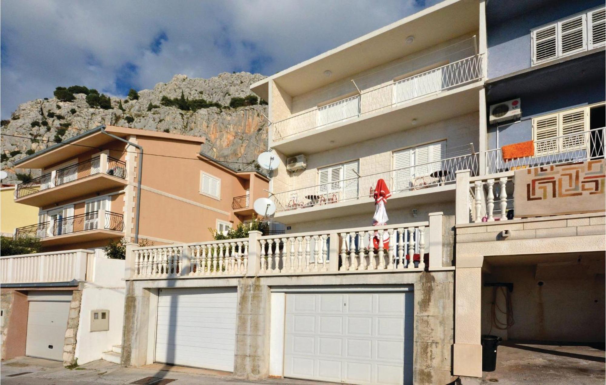 Beautiful Apartment In Omis With Kitchen Buitenkant foto